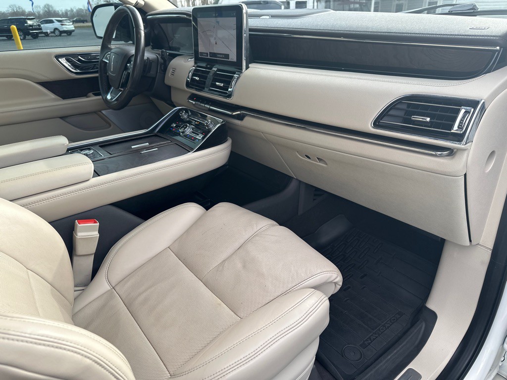 2020 Lincoln Navigator Image 38