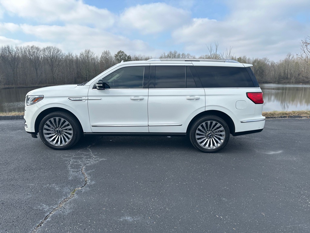 2020 Lincoln Navigator Image 2