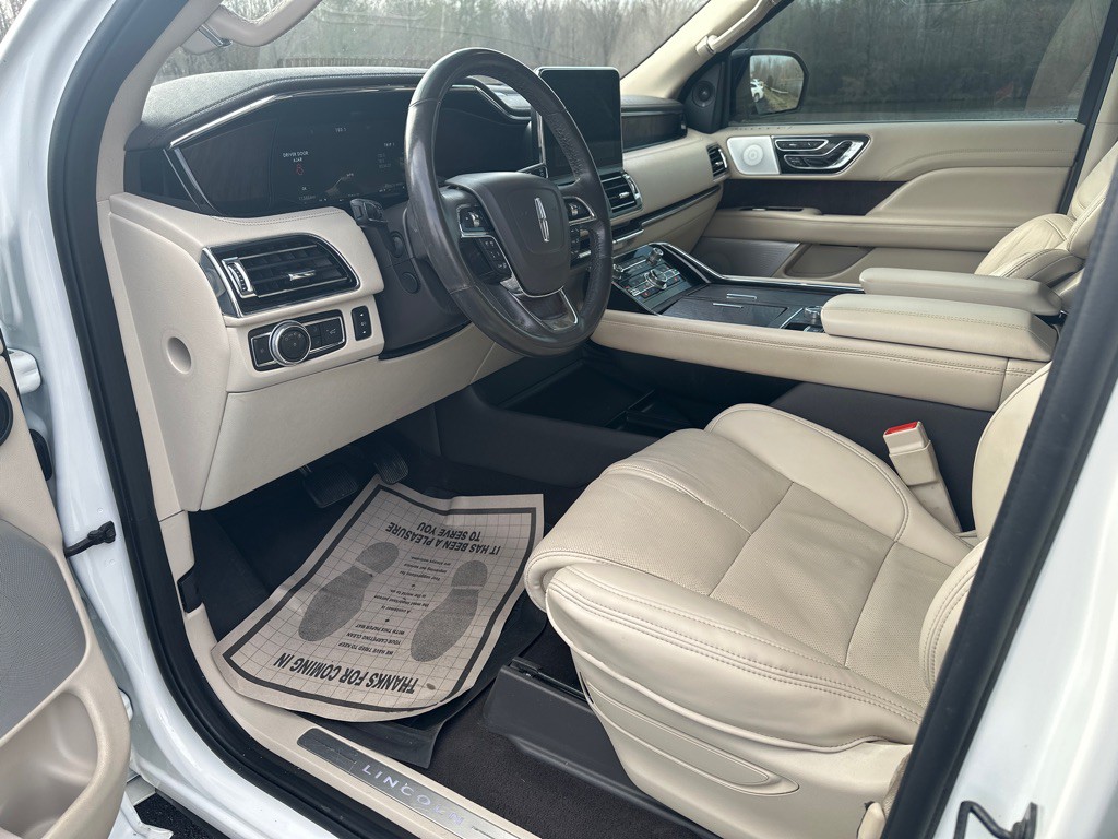 2020 Lincoln Navigator Image 8