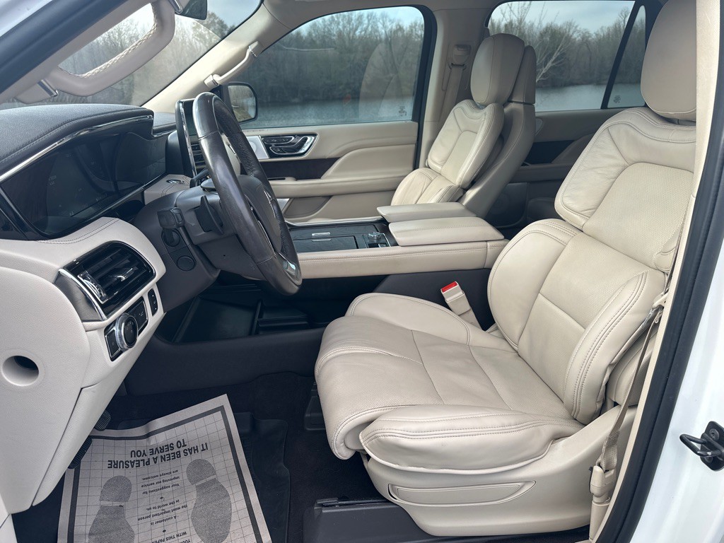 2020 Lincoln Navigator Image 9