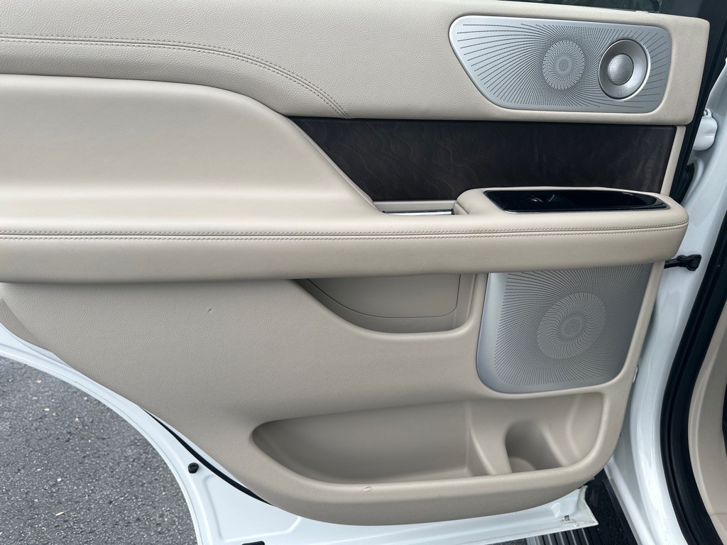 2020 Lincoln Navigator Image 28