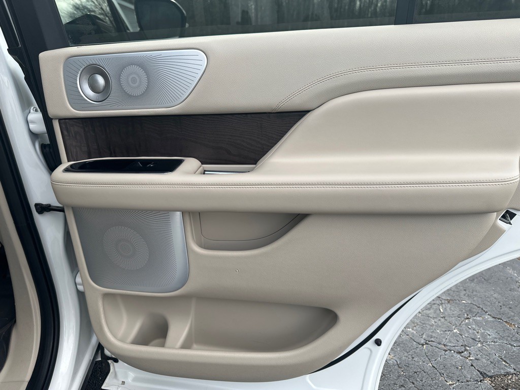 2020 Lincoln Navigator Image 33