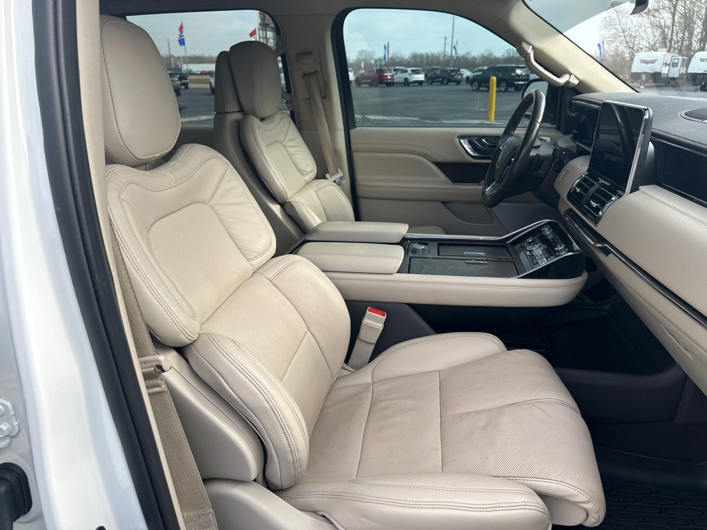 2020 Lincoln Navigator Image 34