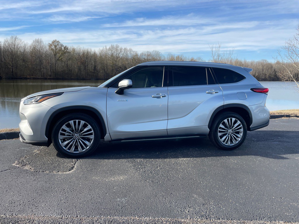 2021 Toyota Highlander Image 3