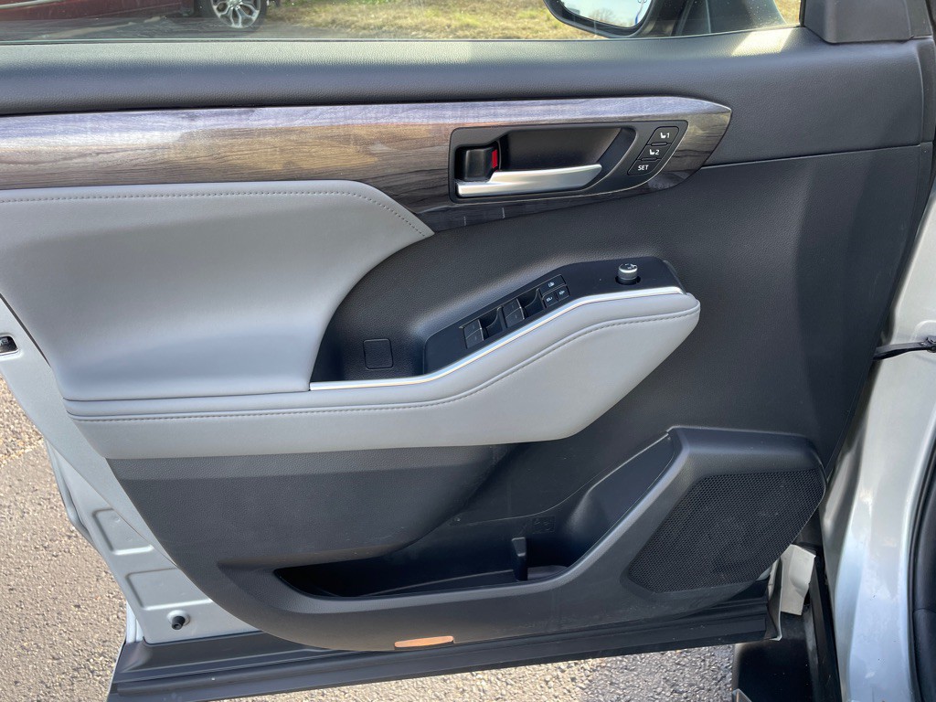 2021 Toyota Highlander Image 22