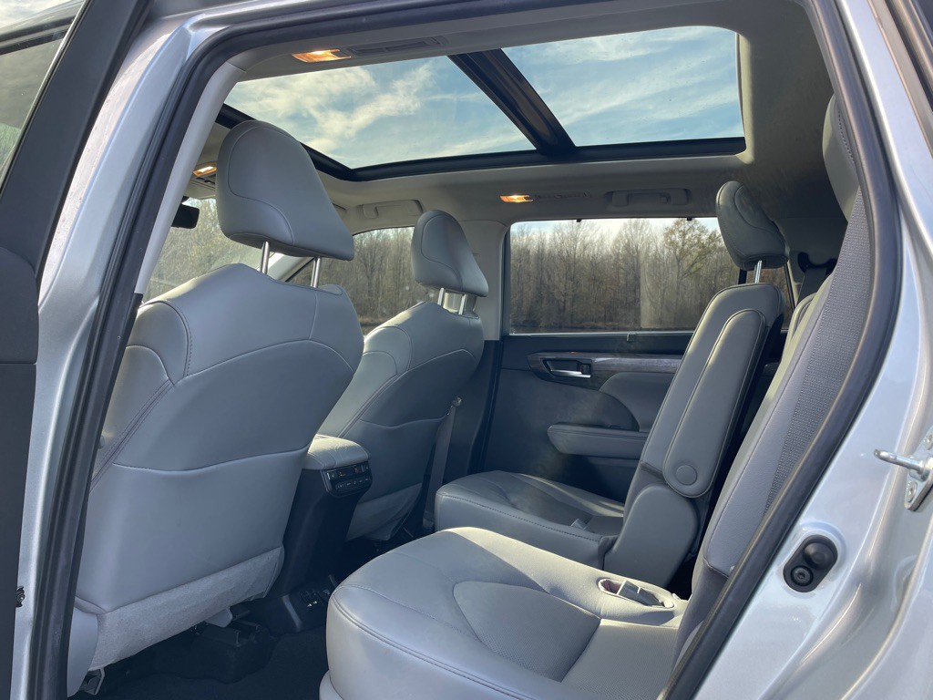 2021 Toyota Highlander Image 25