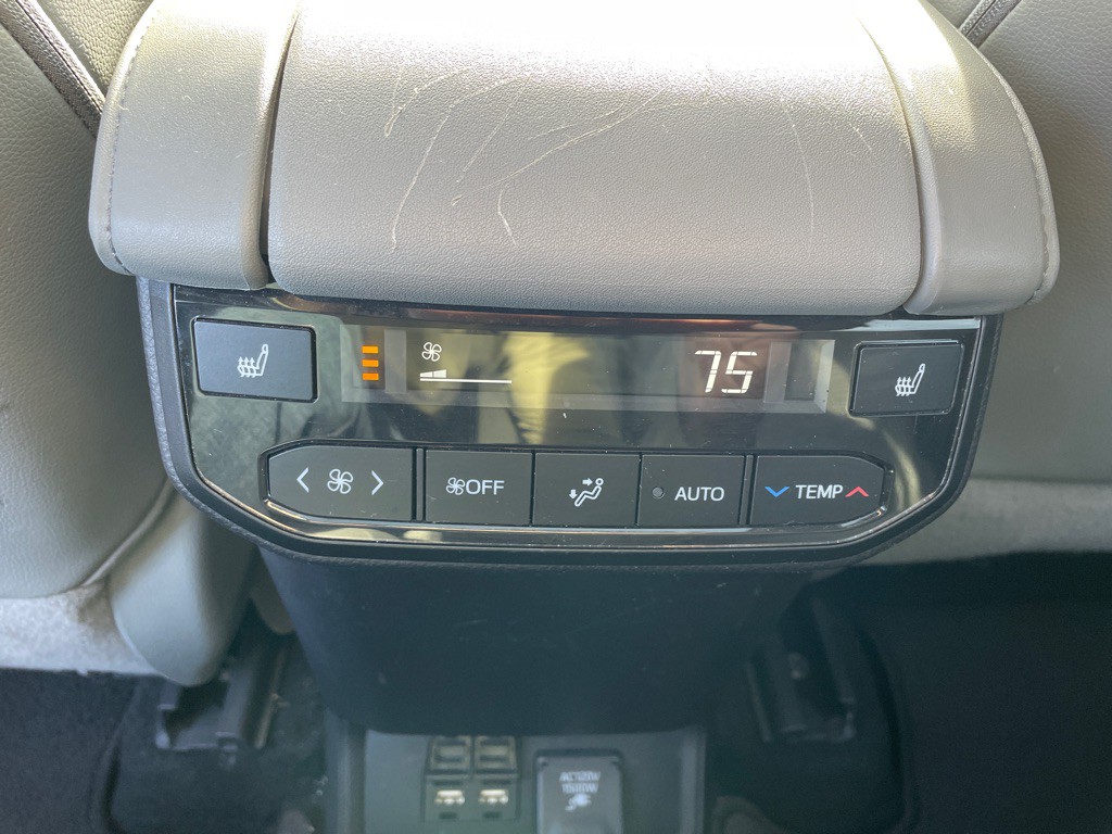 2021 Toyota Highlander Image 26