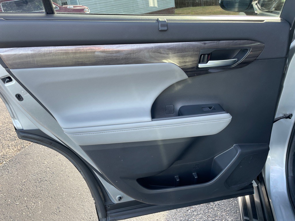 2021 Toyota Highlander Image 30