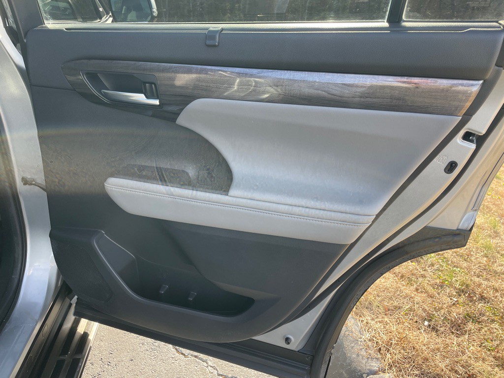 2021 Toyota Highlander Image 34