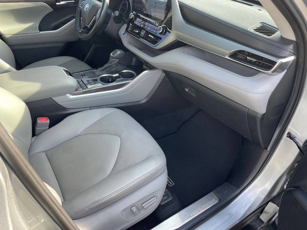 2021 Toyota Highlander Image 36