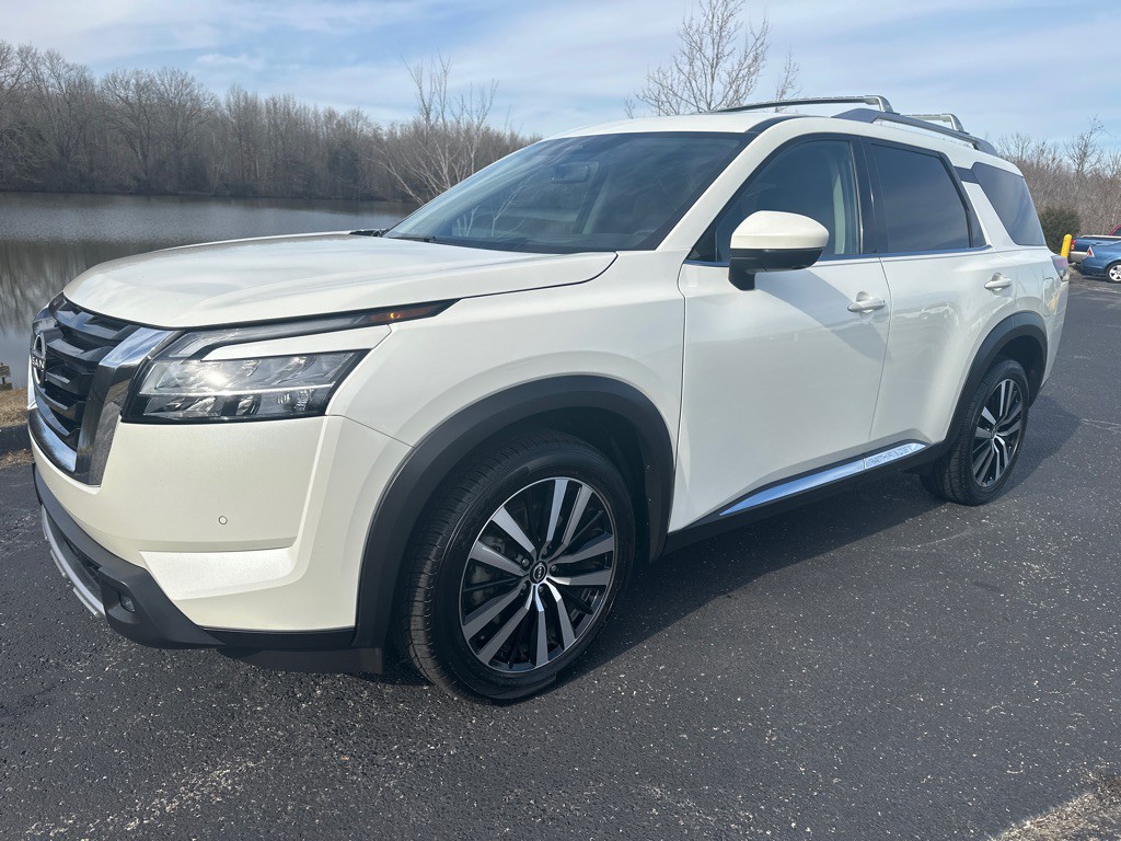 2023 Nissan Pathfinder Image 2