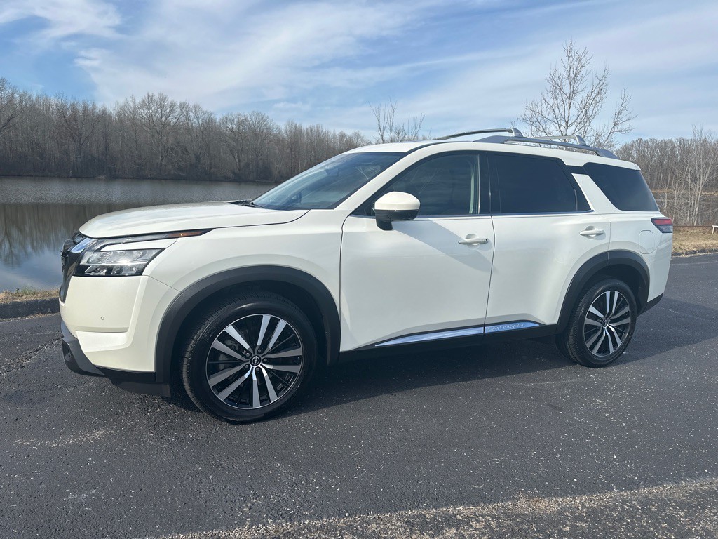 2023 Nissan Pathfinder Image 3