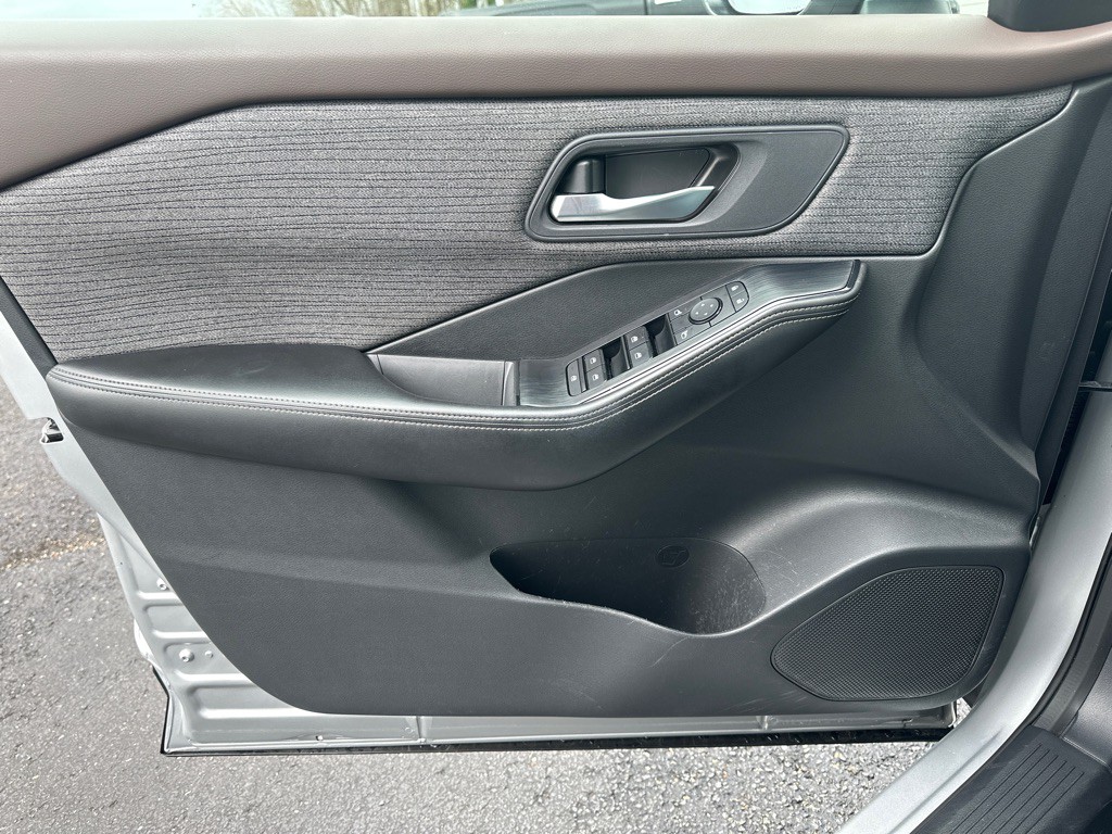 2022 Nissan Rogue Image 21