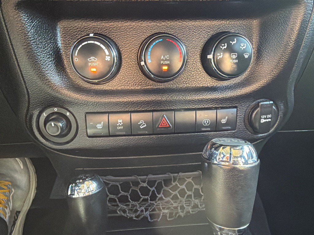 2015 Jeep Wrangler Unlimited Image 16