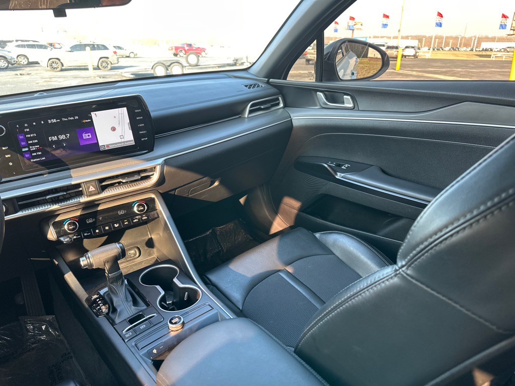 2022 Kia K5 Image 27