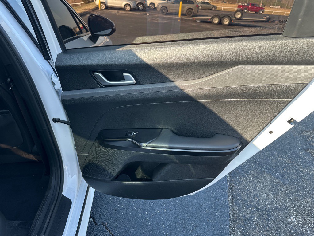 2022 Kia K5 Image 32