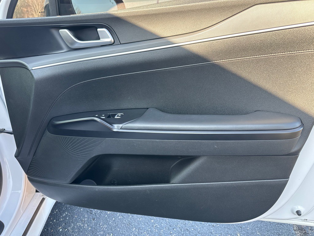2022 Kia K5 Image 34