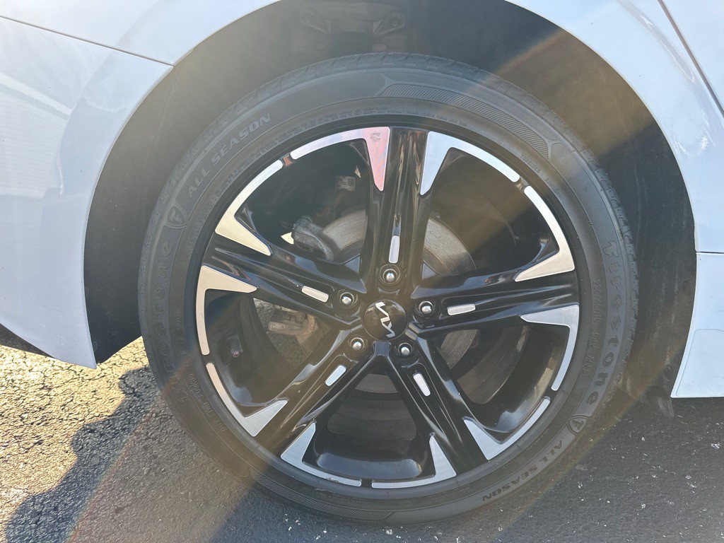 2022 Kia K5 Image 45