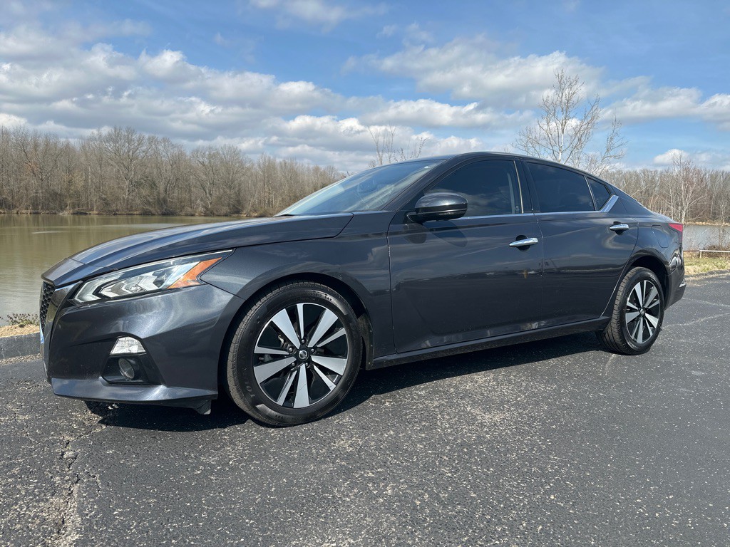 2019 Nissan Altima Image 2