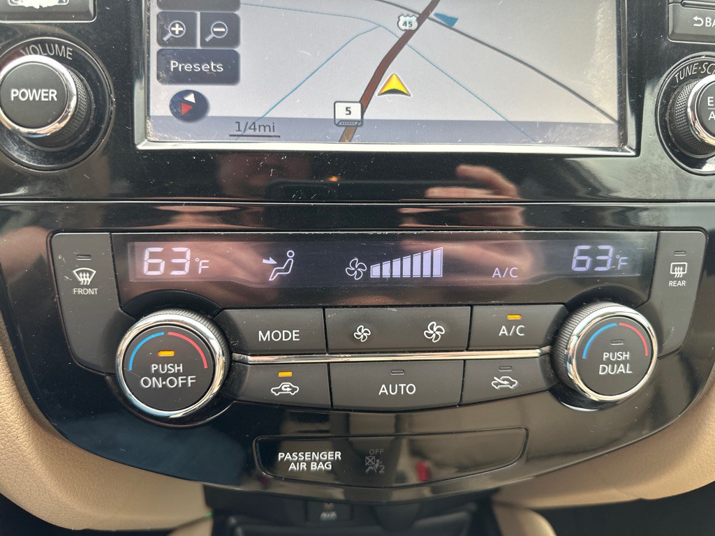 2015 Nissan Rogue Image 14