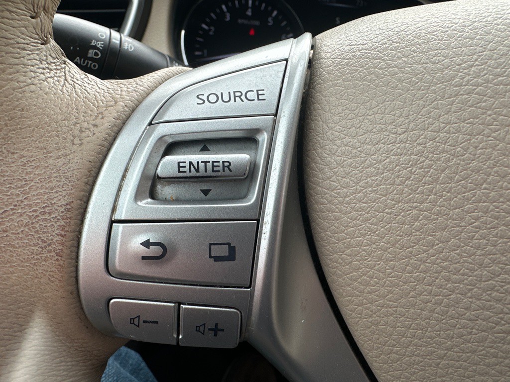 2015 Nissan Rogue Image 16