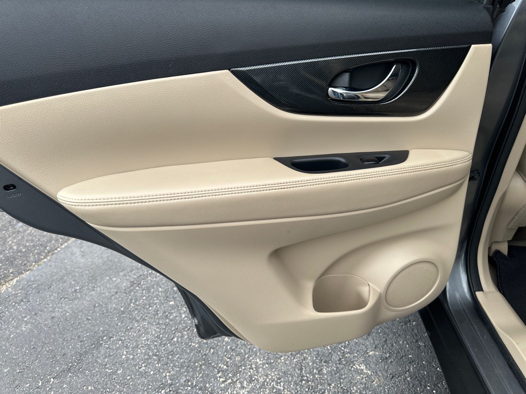 2015 Nissan Rogue Image 26