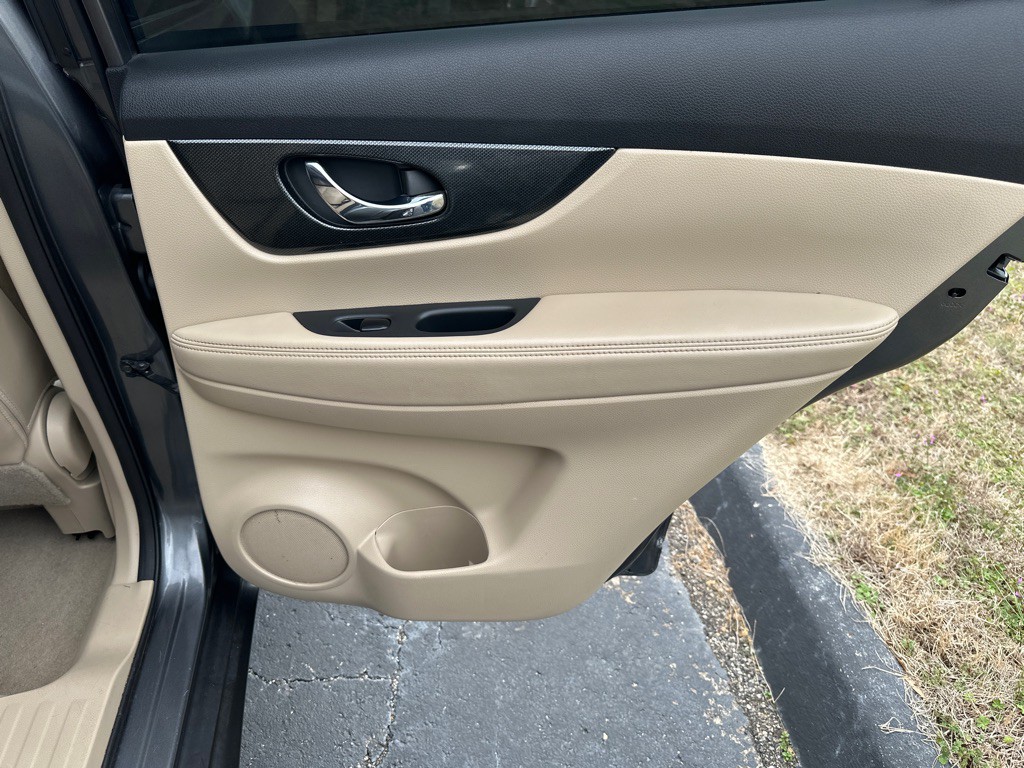 2015 Nissan Rogue Image 30