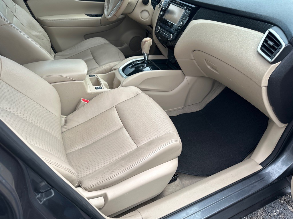 2015 Nissan Rogue Image 31