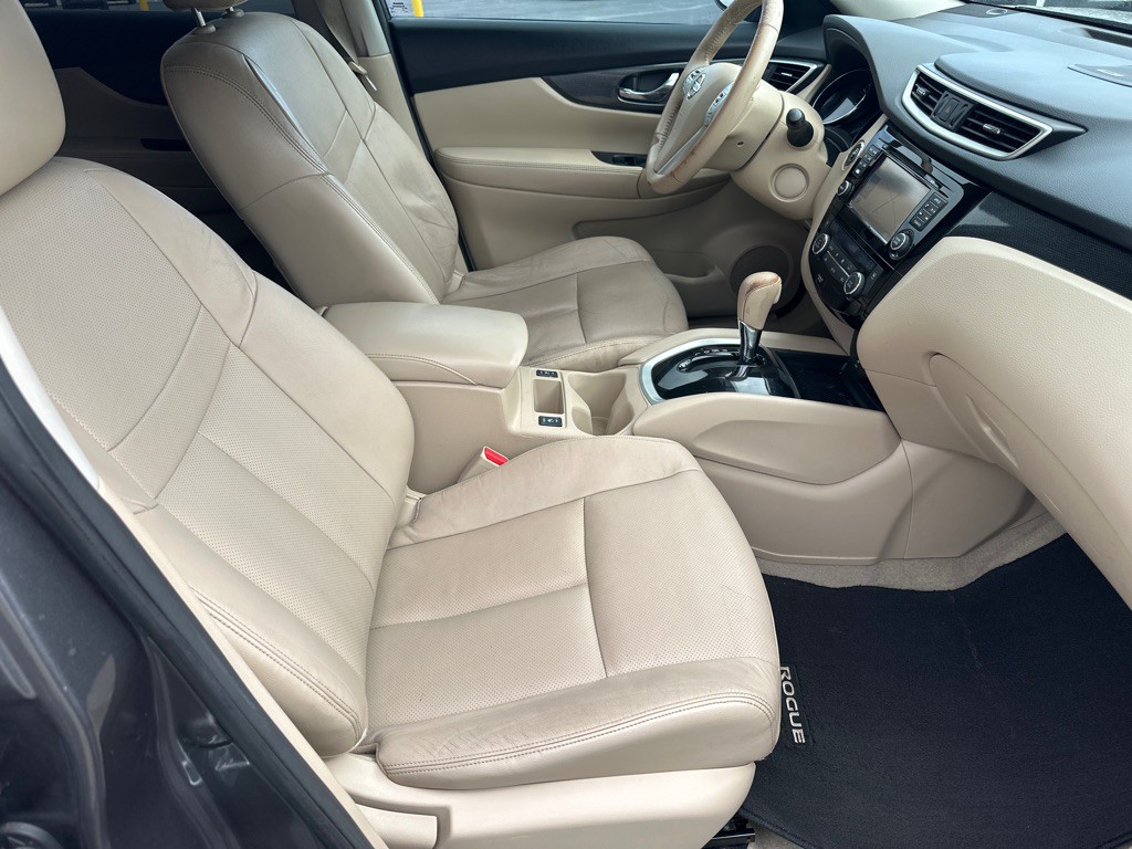 2015 Nissan Rogue Image 32
