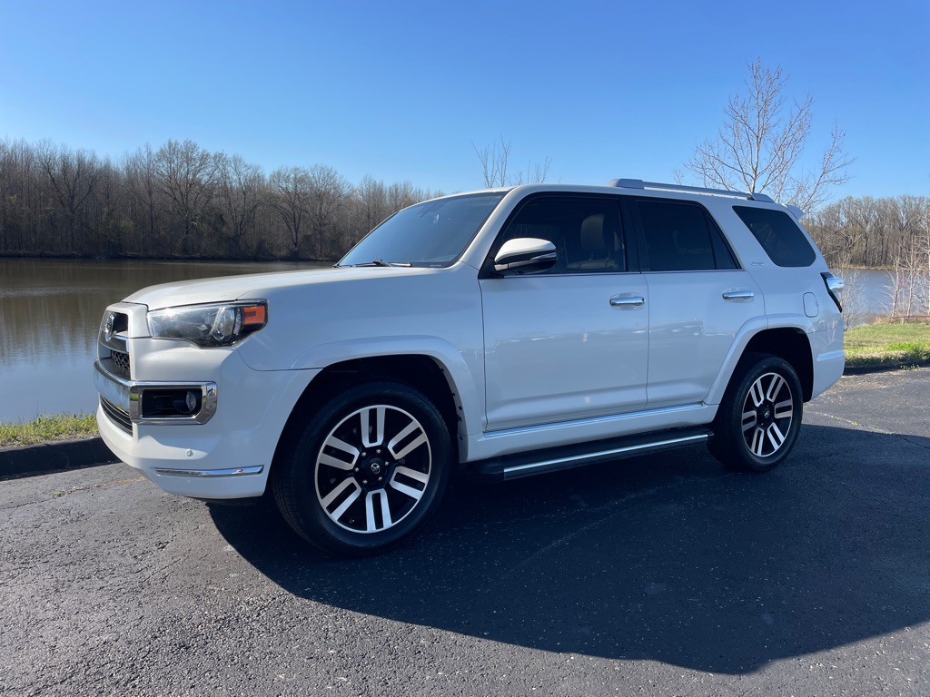 2019 Toyota 4Runner Image 2