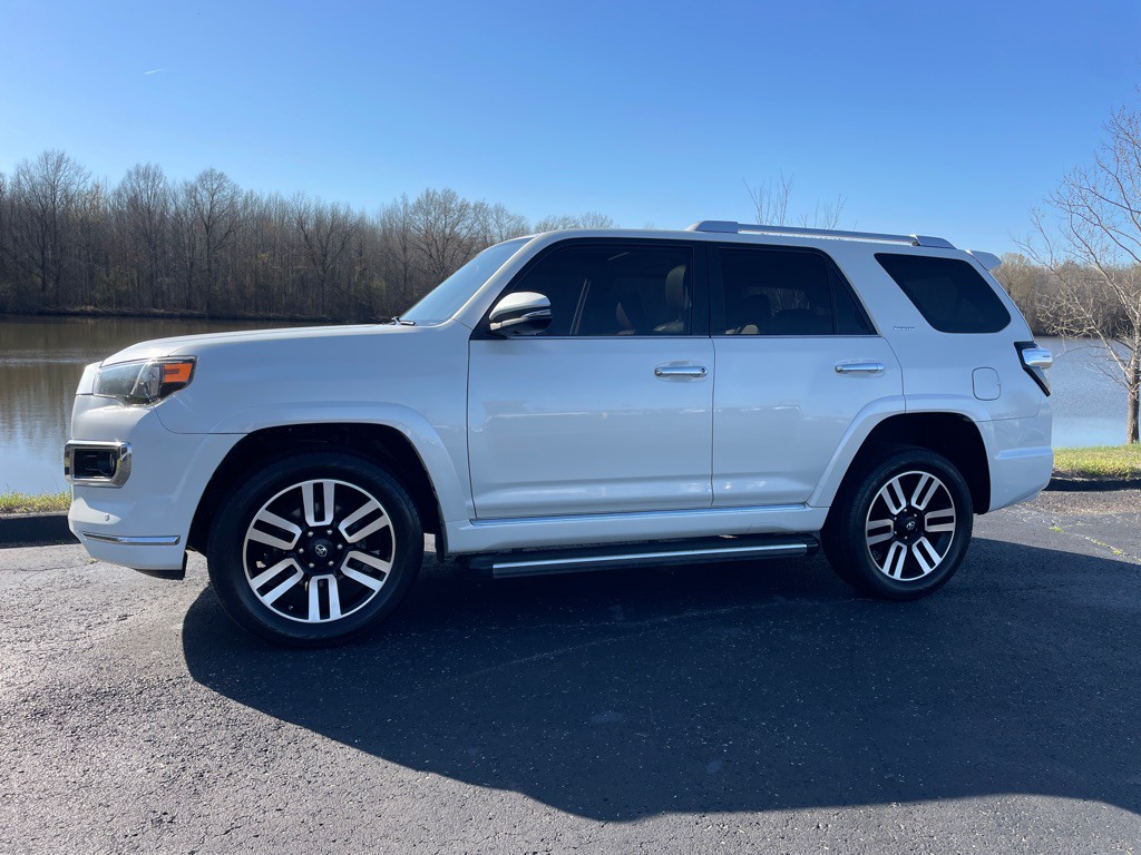 2019 Toyota 4Runner Image 3