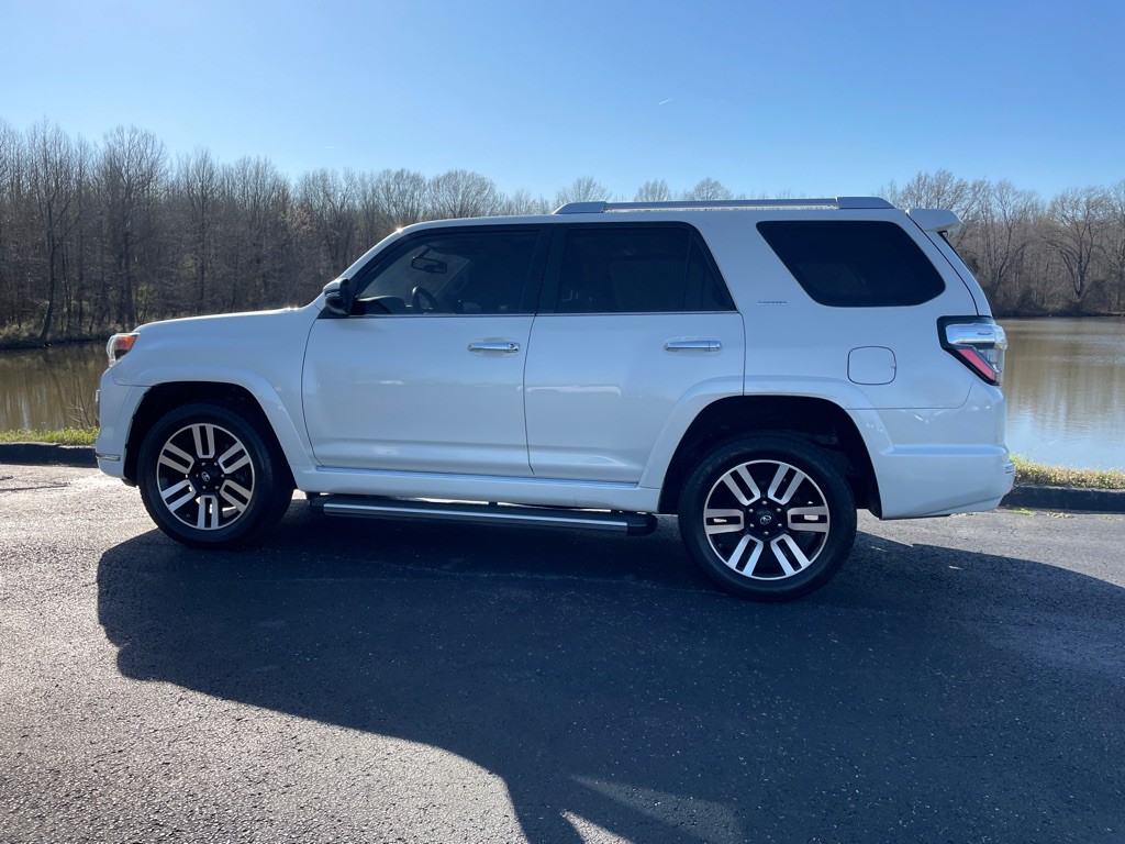 2019 Toyota 4Runner Image 5