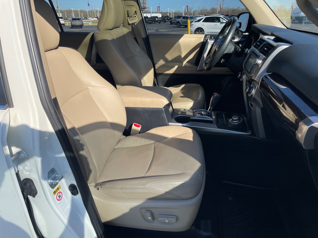 2019 Toyota 4Runner Image 39