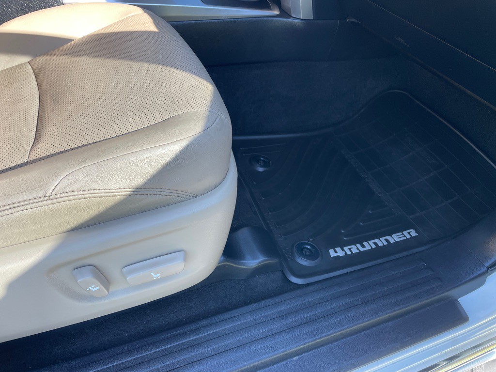 2019 Toyota 4Runner Image 40