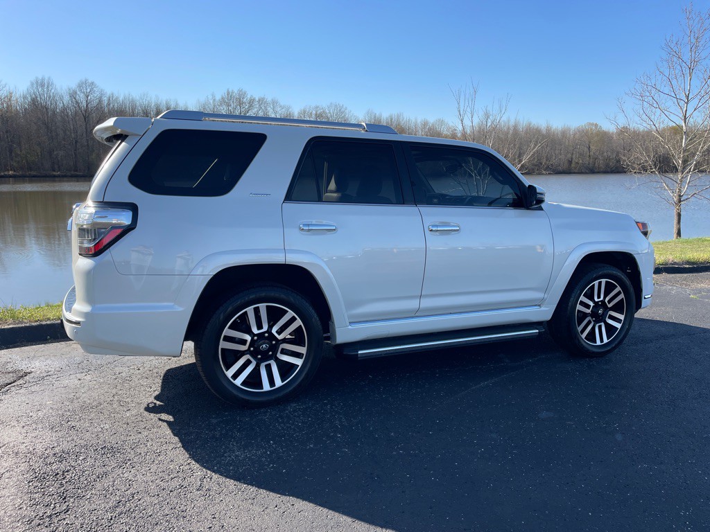 2019 Toyota 4Runner Image 46