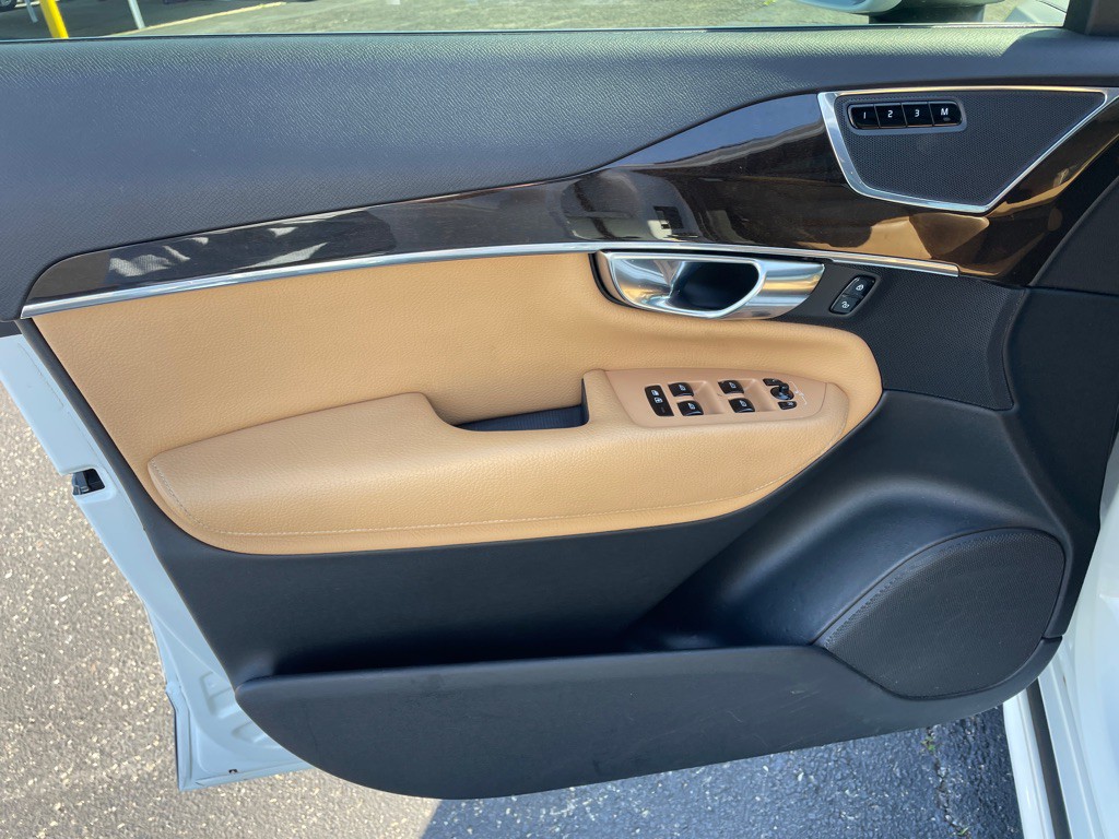 2019 Volvo XC90 Image 16
