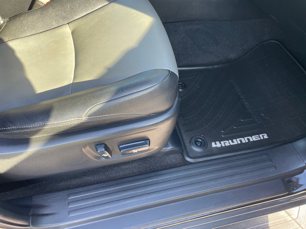 2014 Toyota 4Runner Image 25