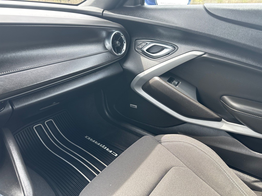 2021 Chevrolet Camaro Image 17