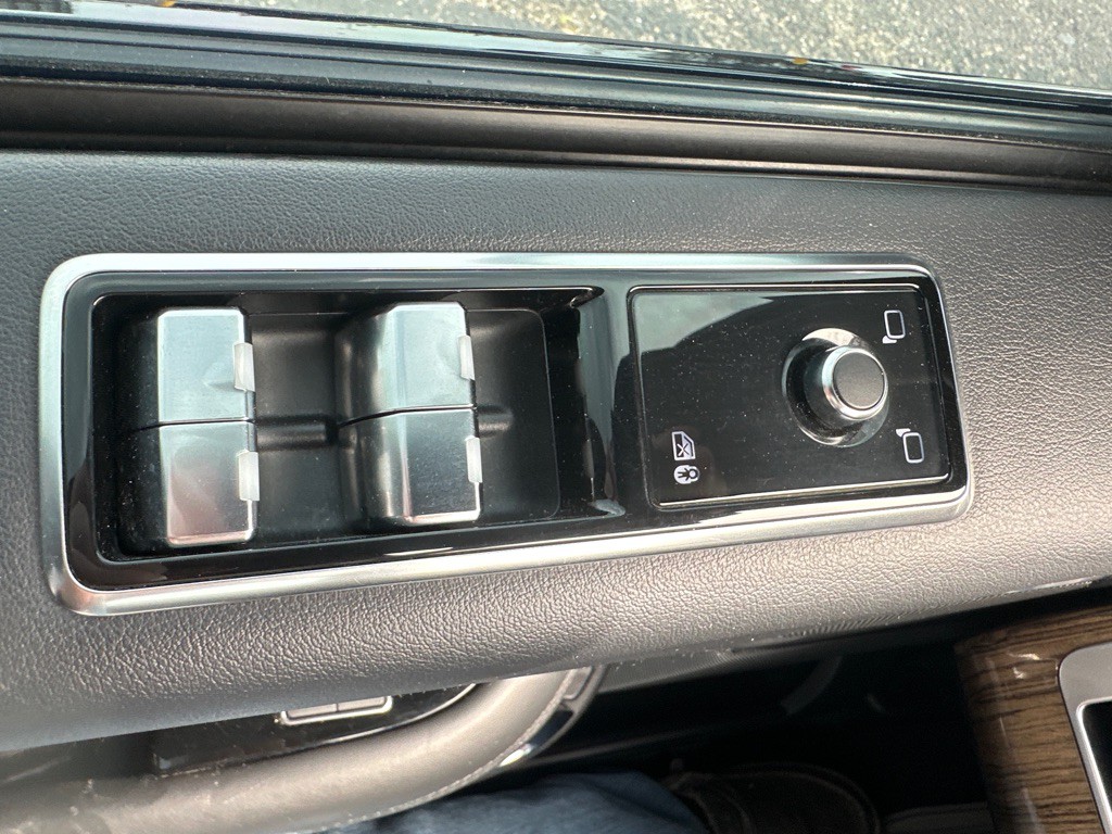 2018 Land Rover Range Rover Image 16