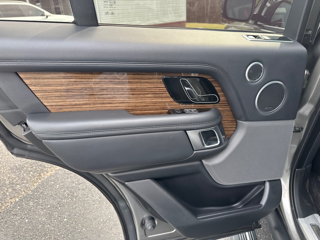 2018 Land Rover Range Rover Image 25