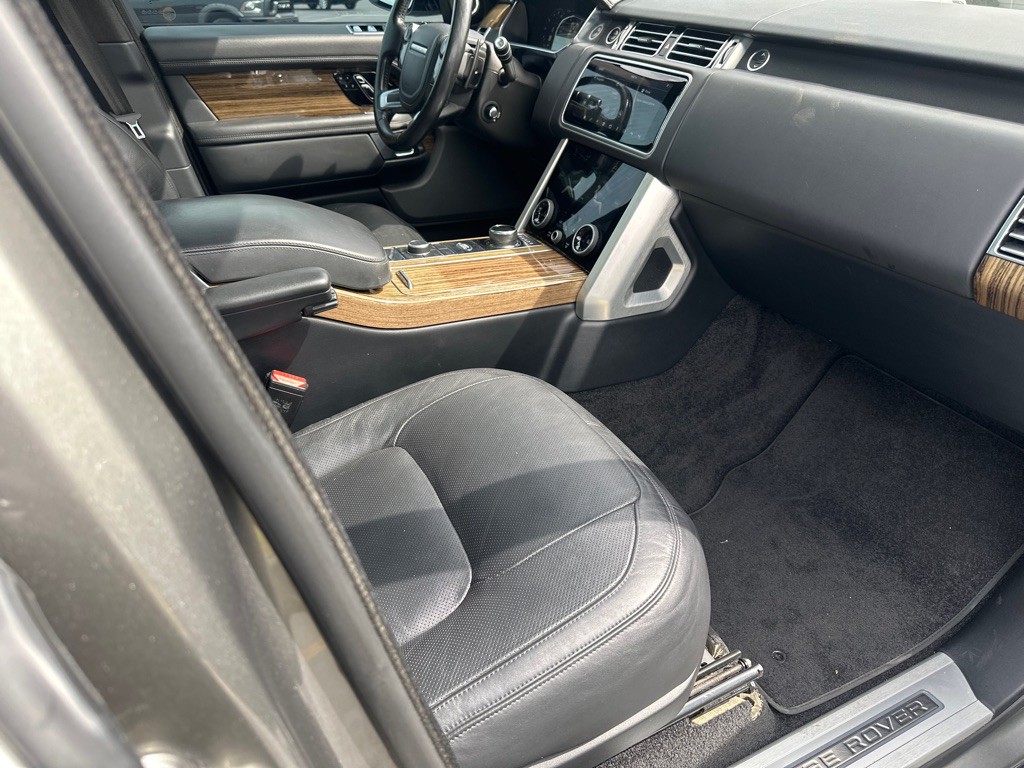 2018 Land Rover Range Rover Image 32