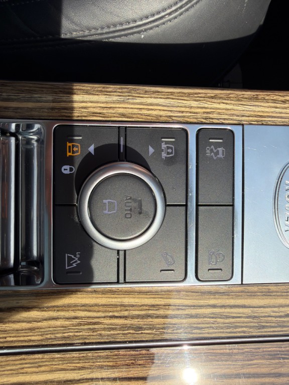 2018 Land Rover Range Rover Image 18