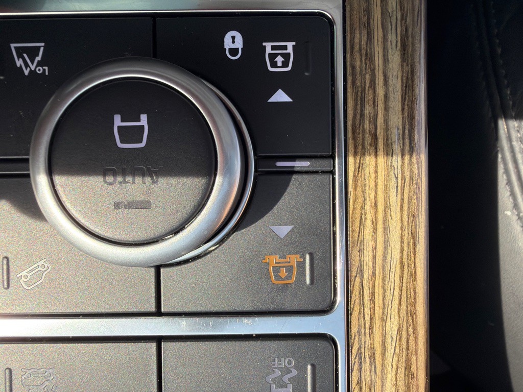 2018 Land Rover Range Rover Image 23