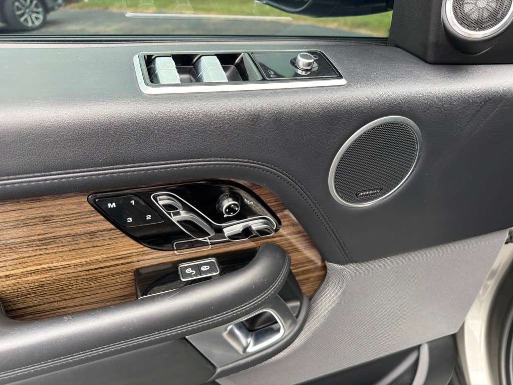 2018 Land Rover Range Rover Image 19