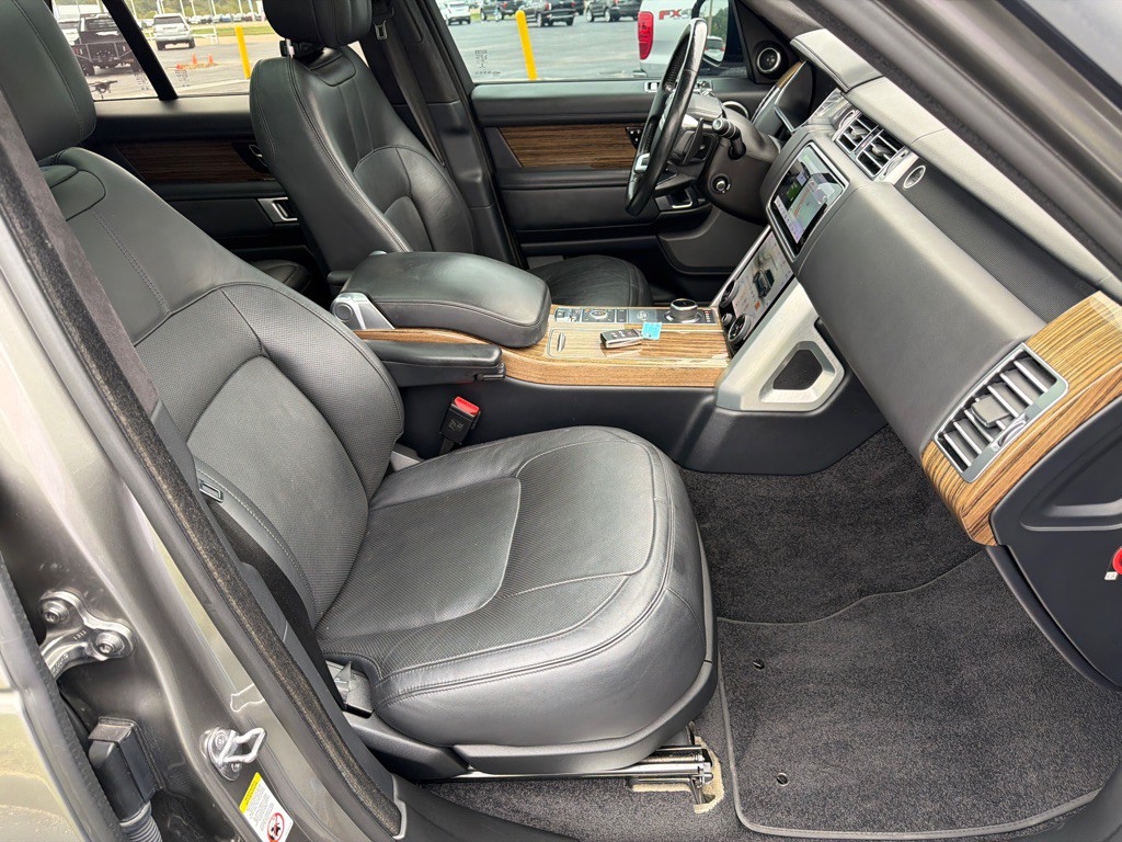 2018 Land Rover Range Rover Image 35