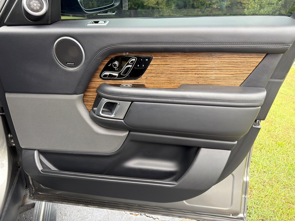 2018 Land Rover Range Rover Image 38