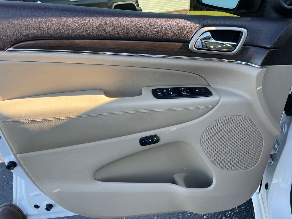 2015 Jeep Grand Cherokee Image 16