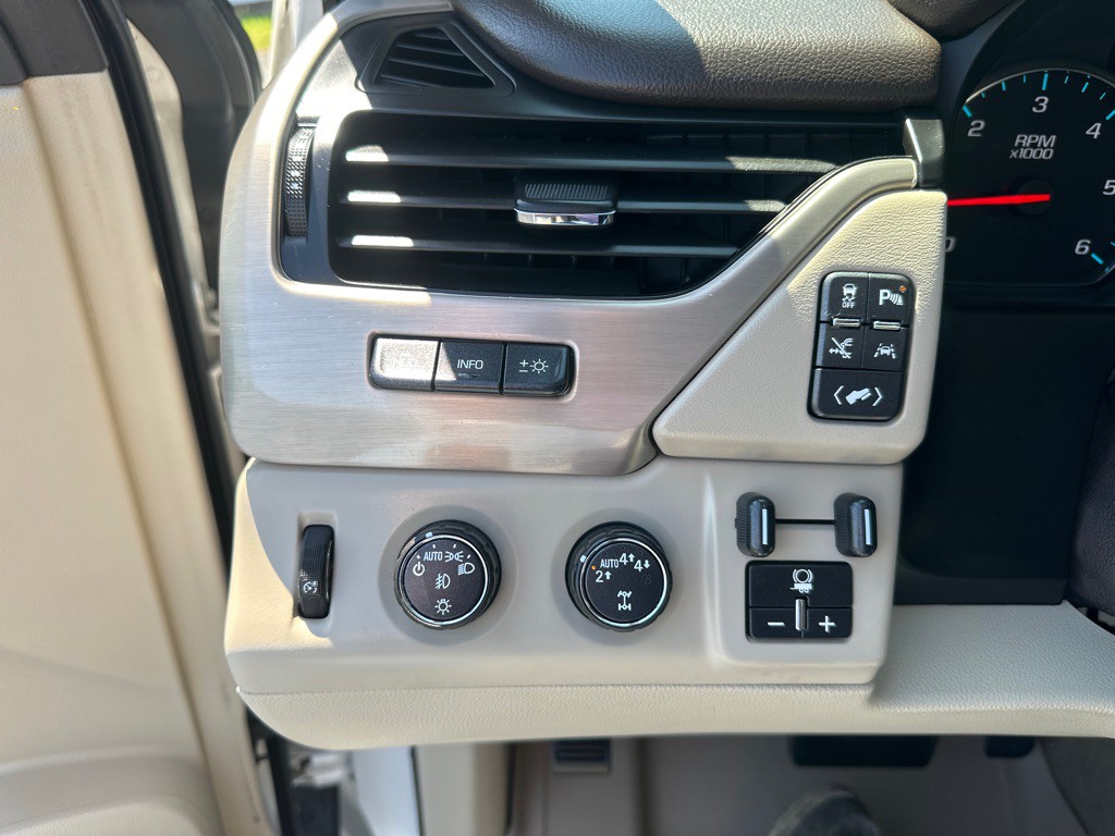 2017 GMC Yukon Image 17