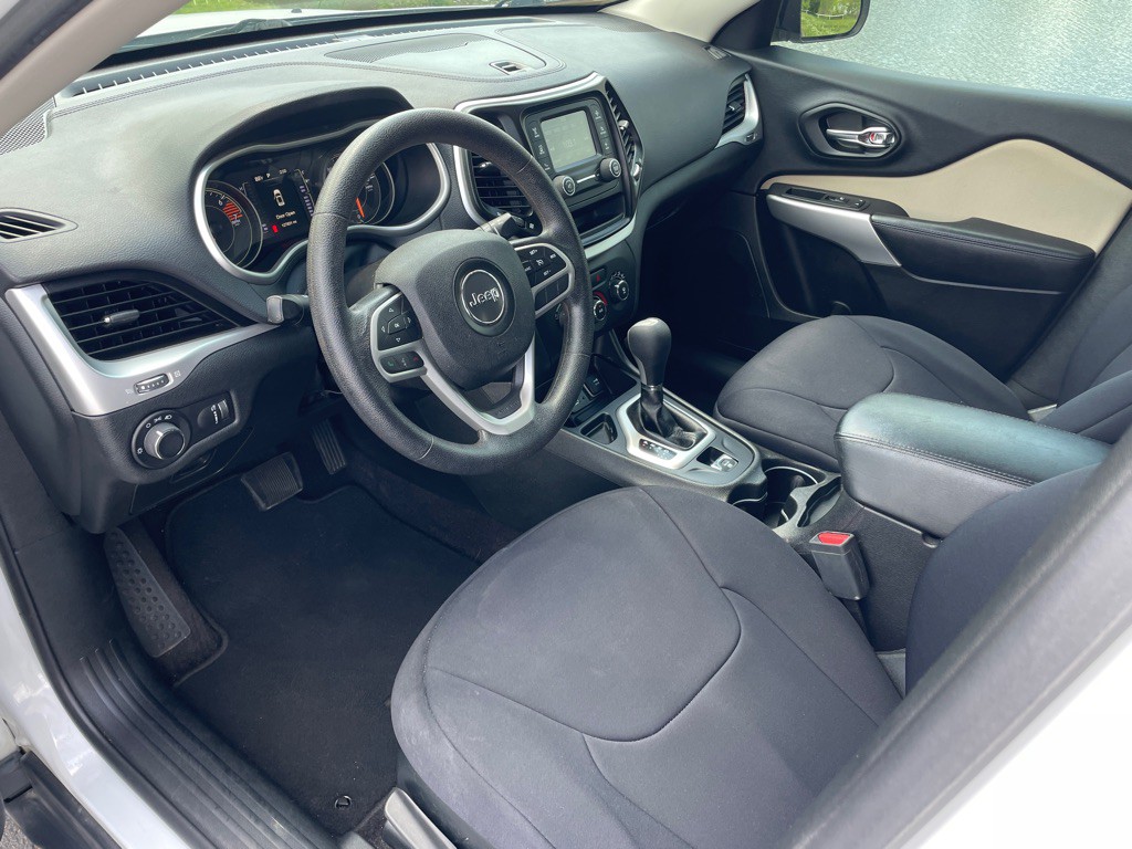 2017 Jeep Cherokee Image 10