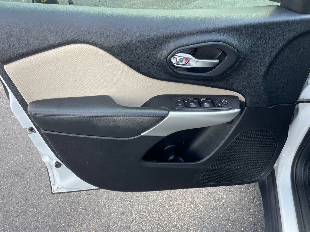 2017 Jeep Cherokee Image 11